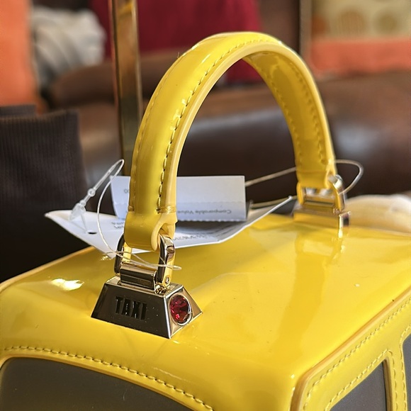 Kate Spade Taxi Cab Handbag w/dust cover - Picture 14 of 16